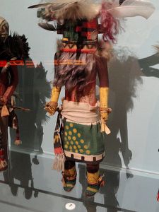 450px-Hilili_katcina-_Zuni-_acquired_in_1905_-_Peabody_Muse.JPG