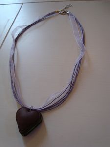 Collier-macaron-coeur.JPG