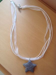 collier-etoile-granit.JPG