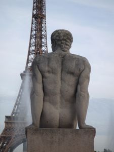 Trocadéro - Homme assis