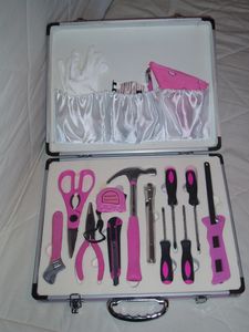 BOITE A OUTILS ROSE (1)