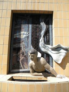 statue