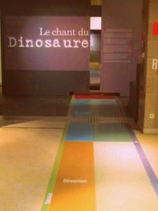 chant-du-dinosaure-orleans-entree.jpg