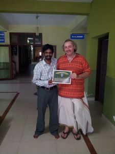 REMISE-DIPLOME-PAR-DR-SHANKAR-2013.JPG