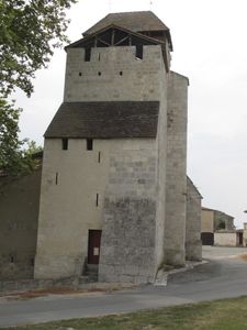 Villeneuve-de-Mezin-eglise-fortifiee--1-.jpg