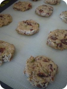 Cookies-aux-Tomates-Sechees-et-Olives-crus.jpg