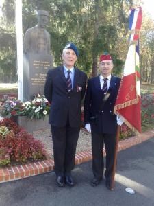 Michel BRAULT et Daniel CUOQ avec le drapeau de la