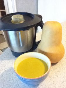 Soupe-de-courge-Butternut--curry-et-amandes.JPG