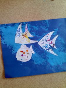 les petits poissons dans l'eau