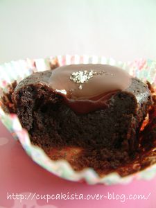Cupcakes moelleux au chocolat à la fleur de sel-15