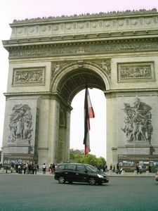 08-05-2010 Champs-Elysees-Arc-de-Triomphe (3)