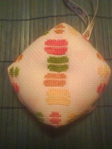 Biscornu-macaron-par-Nathalie2.jpg