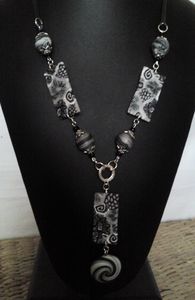 sautoir plaque 10€ P22-12-09 09.43
