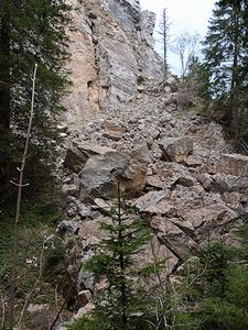 bauges-bange-chateau-larron-eboulement-copie-1.jpg