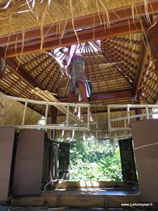 06-Bali 3 Fabrication d'un toit de chaume de riz (11)