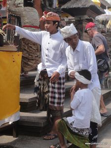 Bali,Galungan,offrandes au temple,Ubud,Indonésie -copie-1