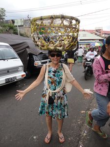 Denpasar, porteuse au marché, Bali, Indonésie 001 (2)