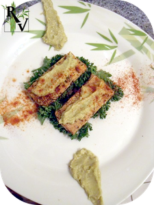 Tofu--Sauce-a-l-Avocat-sur-lit-de-Persil.png