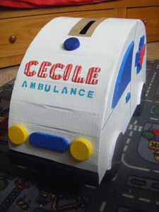 urne en carton ; ambulance (3)