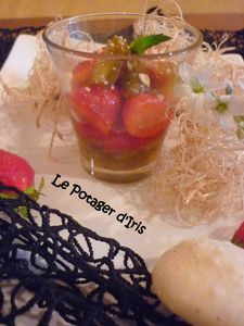 Verrine-fraises-rhubarbe1.jpg
