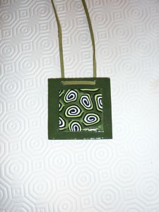 22-pendentif-carre-vert.jpg