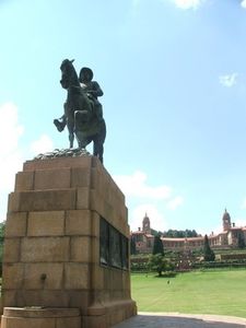Louis Botha - Pierrick Lieben 2010 zBotha devant Union Buildings