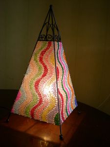 lampe pyramide allumée