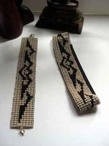 Bracelets-tribaux-noir-beig