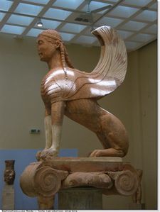 Grece-sphinx-naxien-statue-ag01