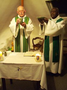 Avec le Père Henri EKOFFO joie d'offrir et de s'offri pour la mission dans le diocèse....