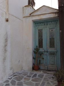 une porte dans une ruelle de Naxos