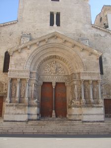 ARLES FORUM EGLISE