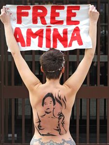 femen Amina-la-Femen-tunisienne-s-est-enfuie-de-chez-elle