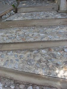 escalier exterieur bois et pierre