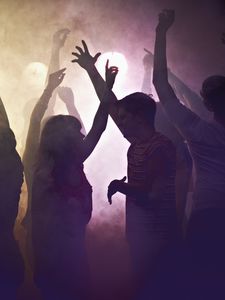 Les-jeunes-Allemands-prives-de-boites-de-nuit-a-Paques