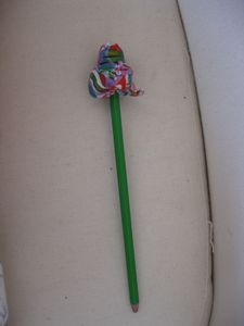 porte-crayon grenouille multicolor