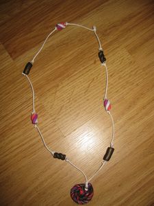 Collier gourmandise au réglisse et chamallow fimo