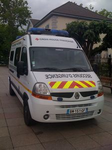 ambulance-croix-rouge-2.jpg