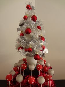 Cakepops de Noël et présentoir avec sapin de Noël