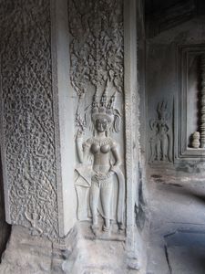 Un bas relief représentant une Apsara à Angkor Vat