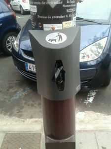 papelera-con-bolsas-perros.jpg