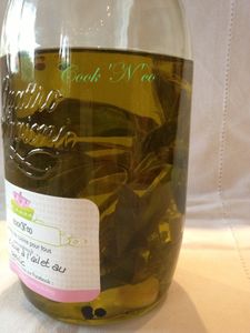 Huile d'olive à l'ail et au basilic