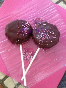 Sucettes de kiwi au chocolat