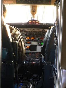 152 - Dans la cabine de pilotage