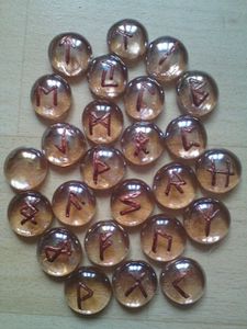 Runes en verre transparent coloris perle (1)