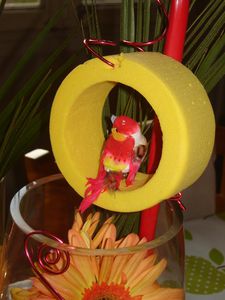 deco-florale-exotique-jaune-et-rouge--2-.JPG