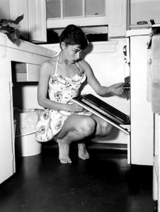 Audrey-Hepburn-cookinf.jpg