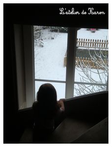 Décembre - jour de neige - Victoire à la fenêtre