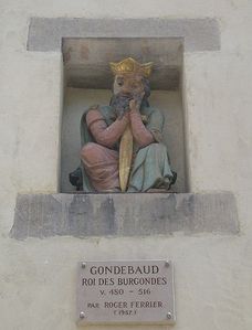 Gondebaud Statue