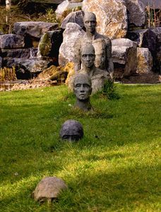 DE-Sculpture-in-a-small-garden-in-Antwerp--Belgium.-Dating-.jpg